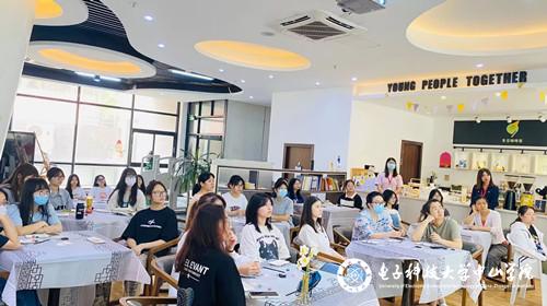 图书馆组织开展非遗文化进校园活动